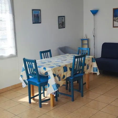 Confort Dans Avec Piscine