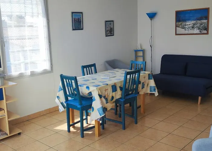 Confort Dans Avec Piscine