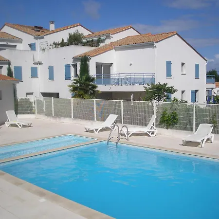 Confort Dans Avec Piscine